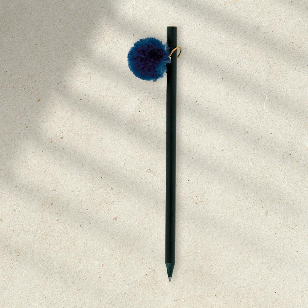 EgotierPro 37532 - Zwarte houten potlood met gekleurde pompon GINGER
